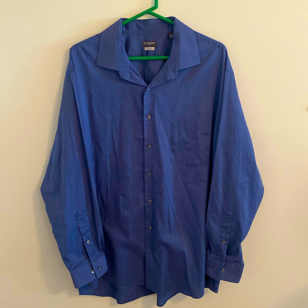 Van Heusen flex regular fit stretch long sleeve dress shirt.